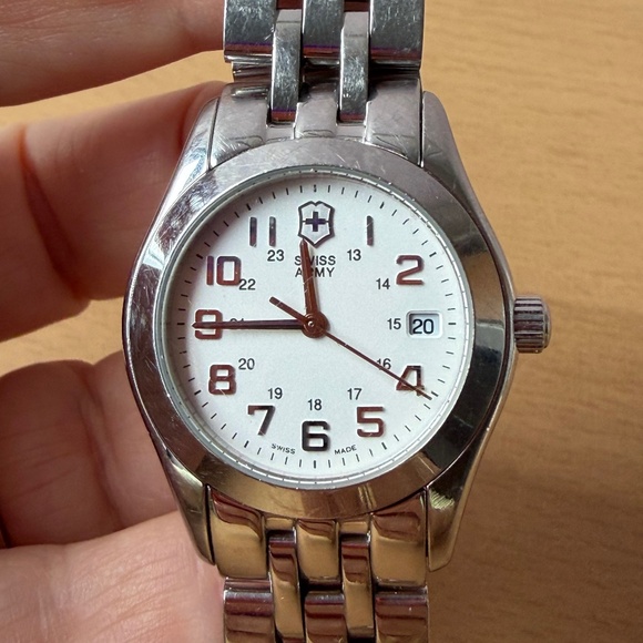 VINTAGE LADIES SWISS ARMY WRIST WATCH WHITE FACE STAINLESS STEEL BAND DEPLOYMENT main image 10